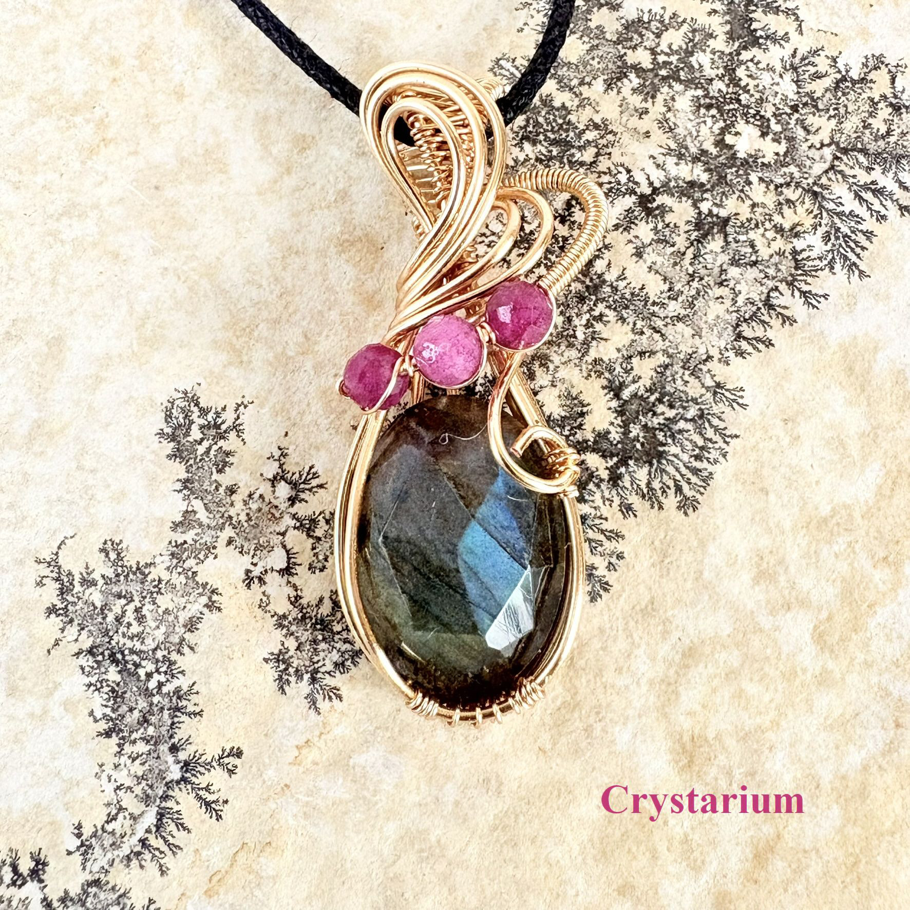 ラブラドライトのワイヤーワークペンダント◇水面◇