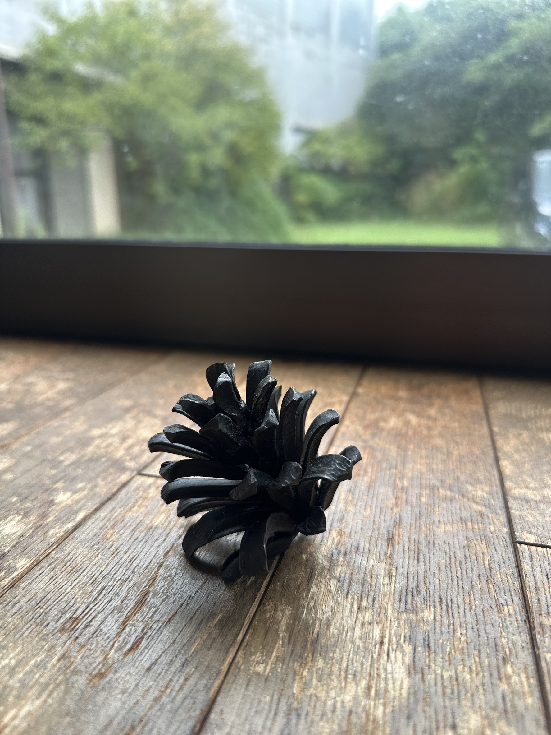 鉄の松ぼっくり