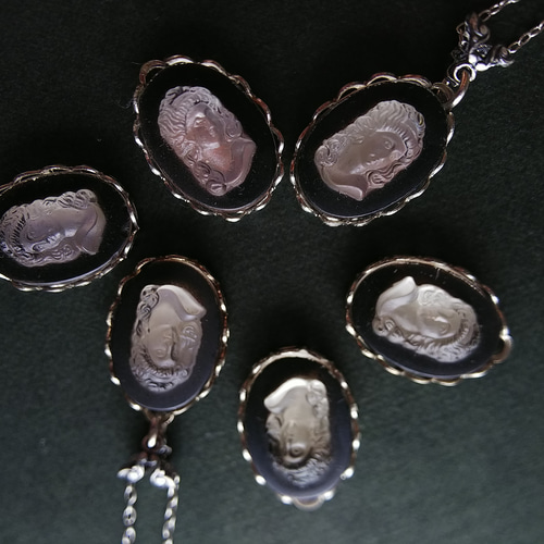 ヴィンテージ Clear／漆黒 カメオ(右向き）アールヌーボー調