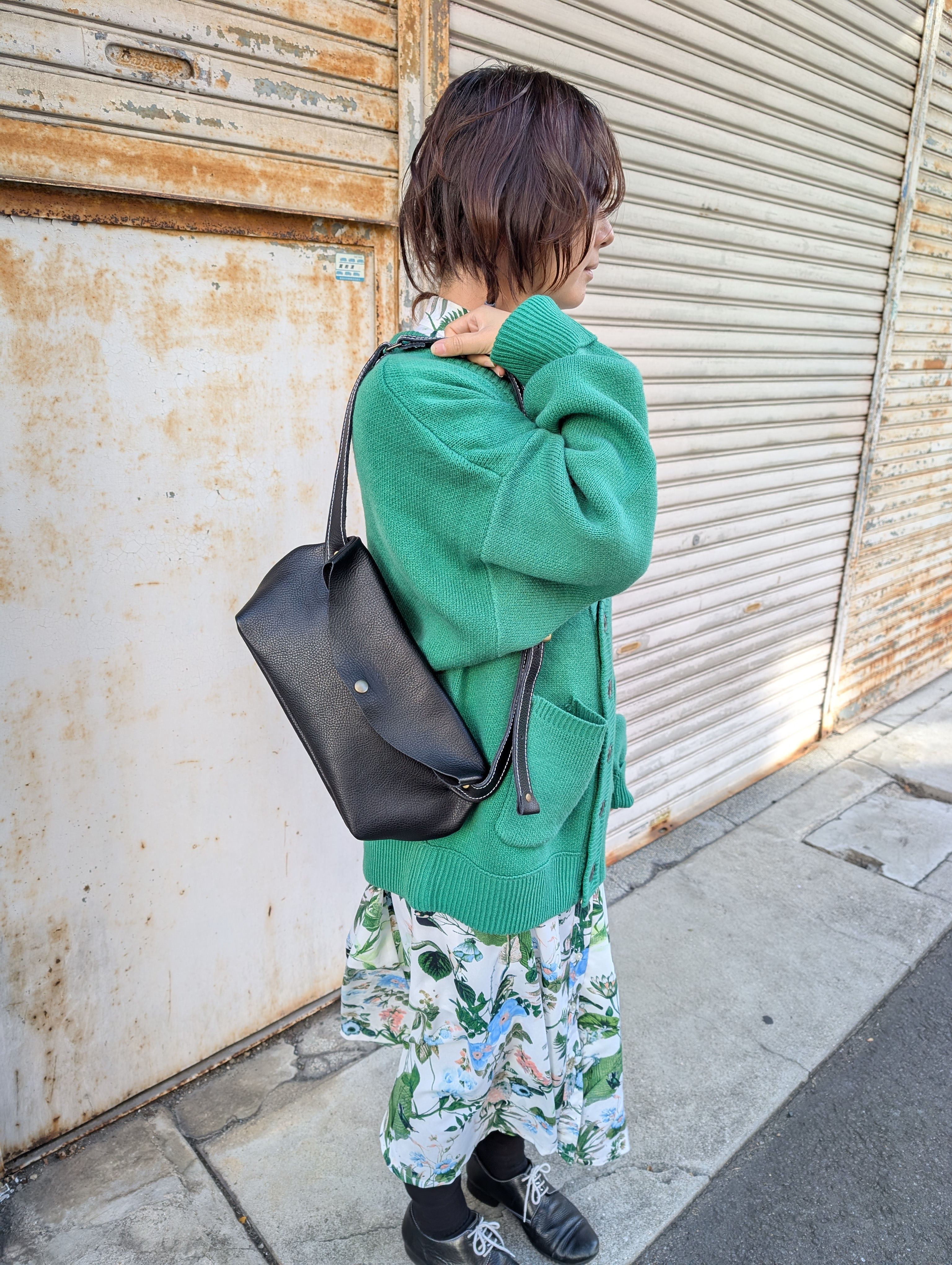 レザーフラップメッセンジャーバッグ/ブラック【国産牛革】