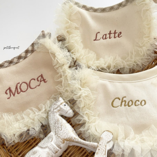 ペット用うちの子お名前スタイハンドメイド♡ ペット選べる3色名入れフリルスタイ》うちの子記念日 誕生日