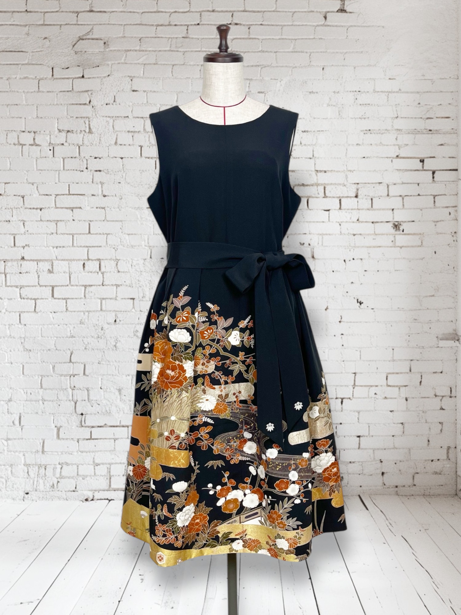 タックワンピース Lサイズ  洗える着物地でお手入れ簡単♪【裏地付き】  花柄  和柄
