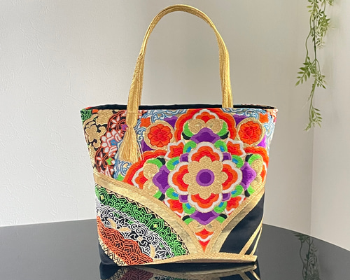 大きいサイズ　トートバッグ　華やか 花柄刺繍 和装バッグ 帯リメイク 帯リメイクバッグ 鮮やかな華文様 トートバッグ Mサイズ 和装バッグ