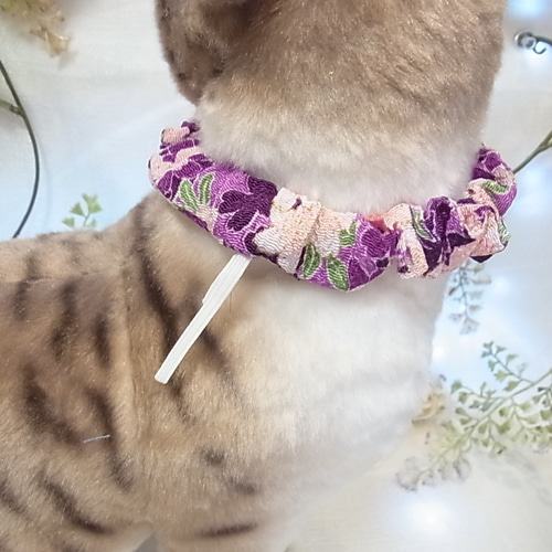猫首輪 シュシュ 細タイプ フリーサイズ 16～34㎝対応 ちりめん 紫