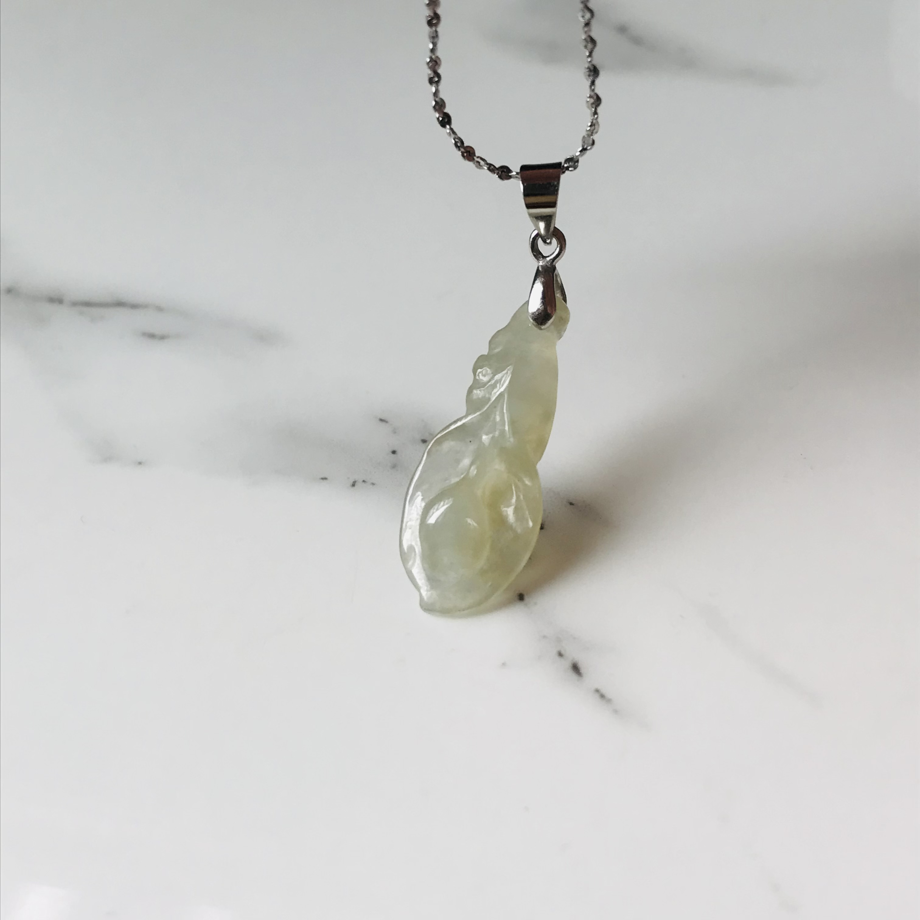 [P195-002］ジェイド　JADE  ヒスイ　本翡翠　ペンダント　ミャンマー産　氷翡翠