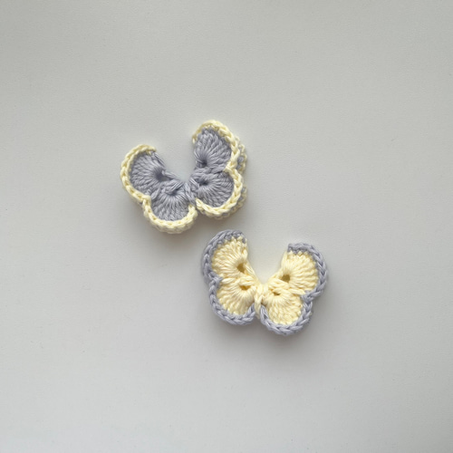立体蝶々のヘアクリップ〈2色セット〉ベビー キッズ ヘアアクセサリー