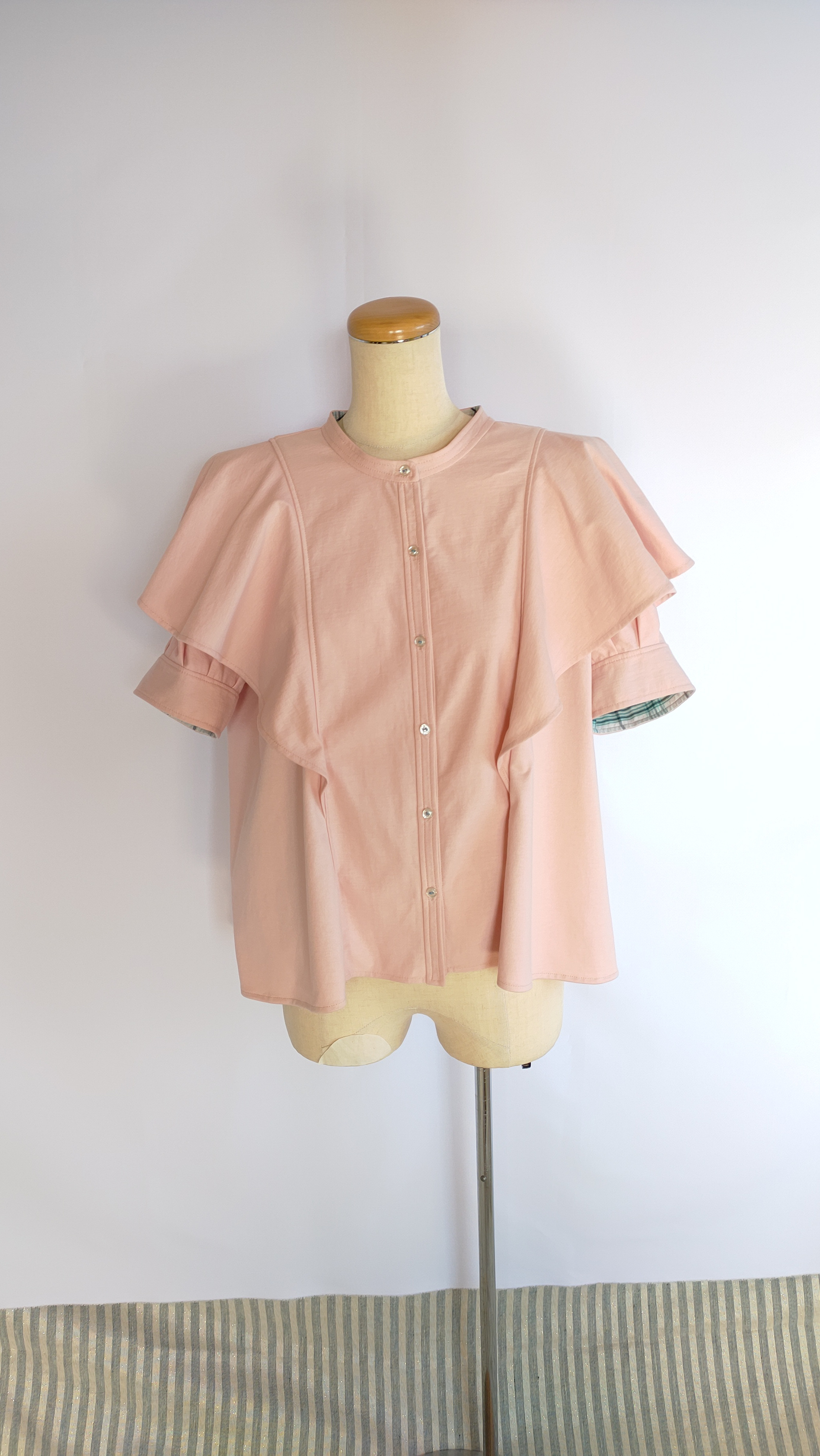 送料無料！ フリルブラウス