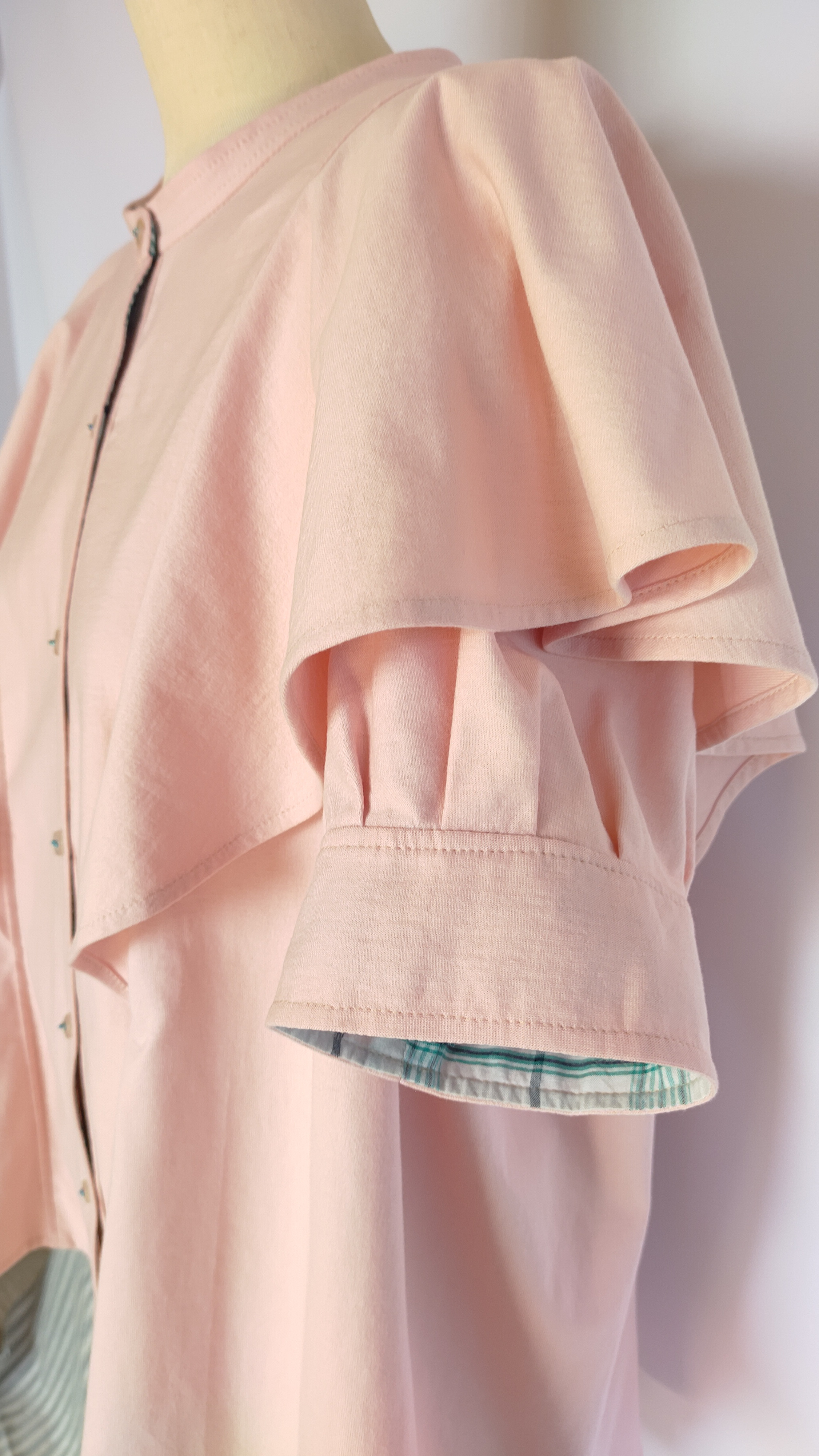 送料無料！ フリルブラウス