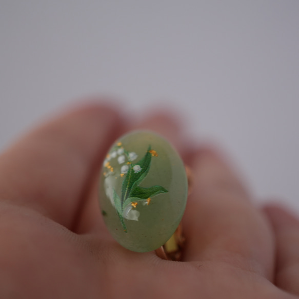 グリーンアベンチュリンとすずらんのピアス イヤリング  鈴蘭 金箔24k 鈴蘭 4枚目の画像