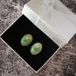 グリーンアベンチュリンとすずらんのピアス イヤリング  鈴蘭 金箔24k 鈴蘭 3枚目の画像