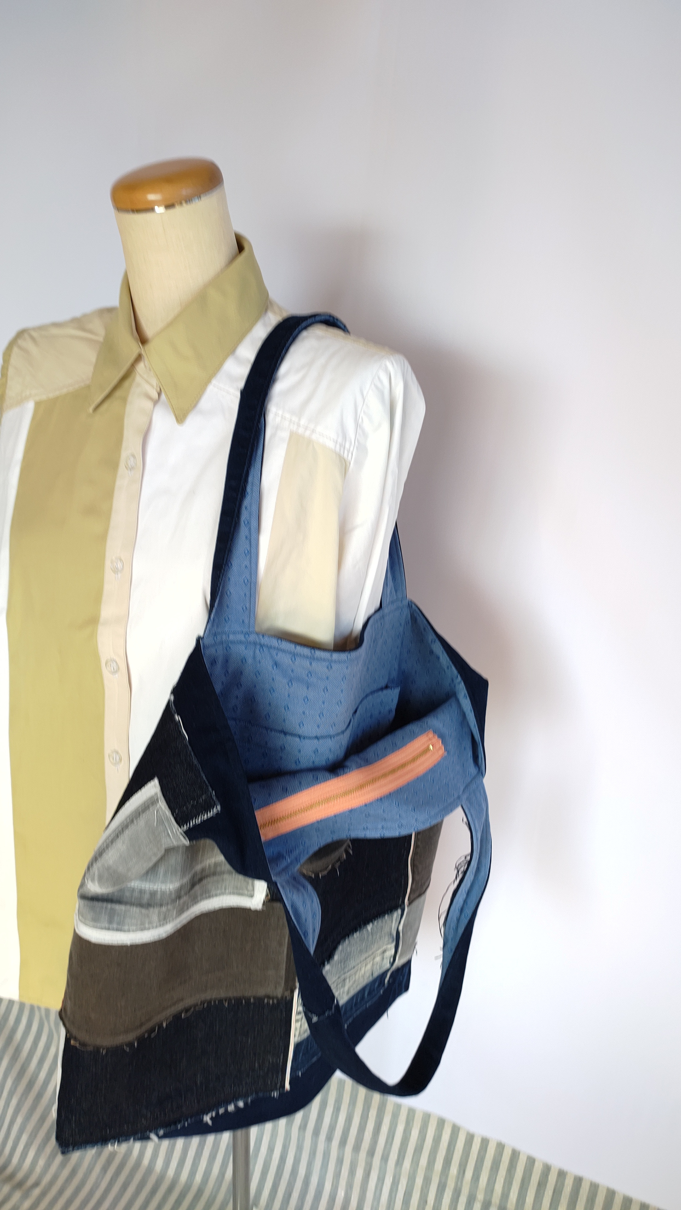 送料無料！ デニムのリメイクトートバッグ