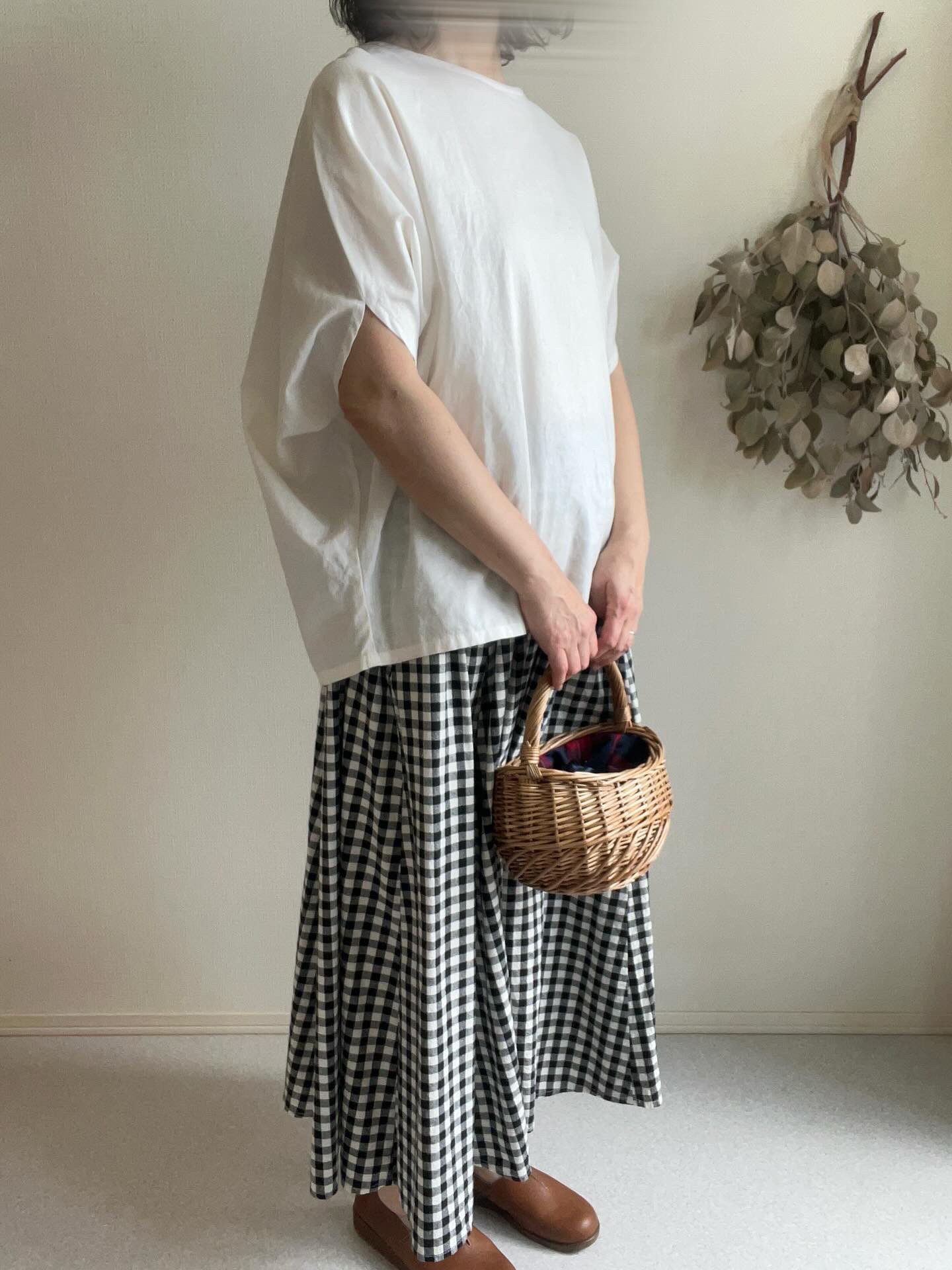 オフホワイトリネン変形袖のプルオーバー