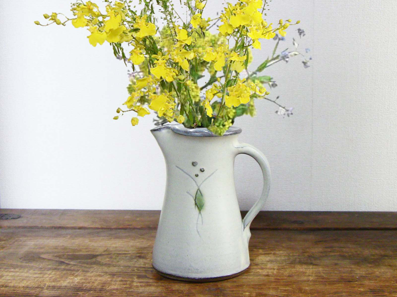 草花文ピッチャー（イッチン）