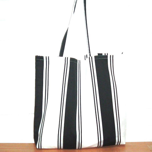 ストライプのトートバッグ エコバッグ 肩がけ モノトーン 白黒 エコ