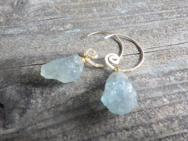 *14kgf* Raw Aquamarine アクアマリン原石（L）の渦巻きピアス☆槌目