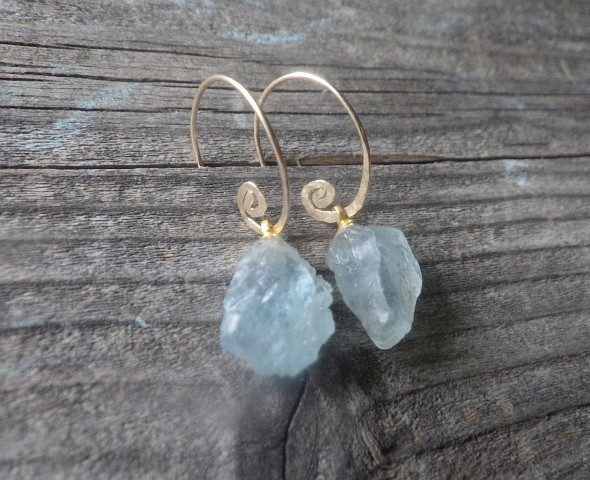 *14kgf* Raw Aquamarine アクアマリン原石（L）の渦巻きピアス☆槌目