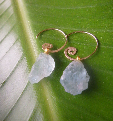 *14kgf* Raw Aquamarine アクアマリン原石（L）の渦巻きピアス☆槌目