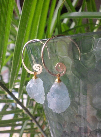 *14kgf* Raw Aquamarine アクアマリン原石（L）の渦巻きピアス☆槌目