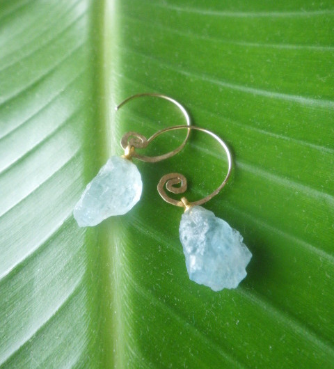*14kgf* Raw Aquamarine アクアマリン原石（L）の渦巻きピアス☆槌目