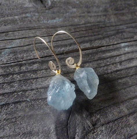 *14kgf* Raw Aquamarine アクアマリン原石（L）の渦巻きピアス☆槌目