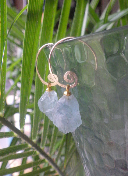 *14kgf* Raw Aquamarine アクアマリン原石（L）の渦巻きピアス☆槌目