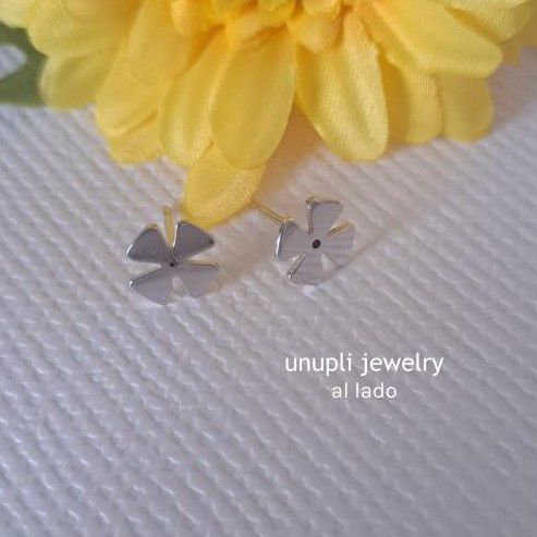 【四つ葉のクローバー】シルバーピアス　APE001