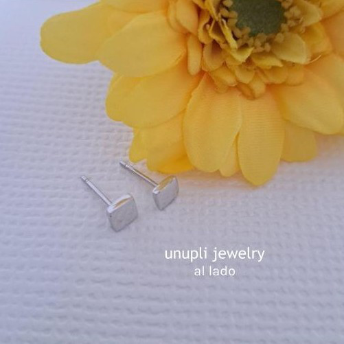 【スクエア】シルバーピアス　APE002