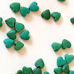 【ターコイズ　(縦ハート)】サイズ・7×6×厚さ2mm／2ヶ 1枚目の画像