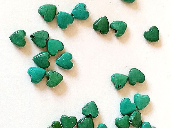 【ターコイズ　(縦ハート)】サイズ・7×6×厚さ2mm／2ヶ 1枚目の画像