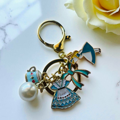 アリスの世界】 不思議の国 ビジューたっぷり バッグチャーム