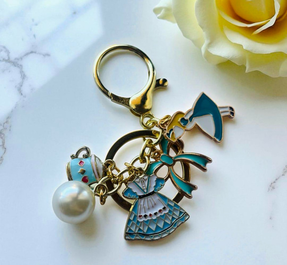 アリスの世界】 不思議の国 ビジューたっぷり バッグチャーム