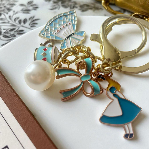 アリスの世界】 不思議の国 ビジューたっぷり バッグチャーム