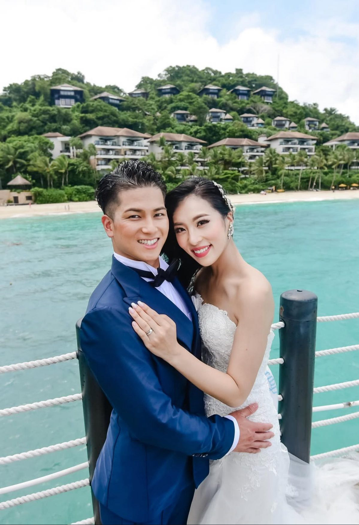 実例写真！ウェディングドレス ビスチェドレス   マーメイドライン くるみボタン ロングスリーブ 披露宴