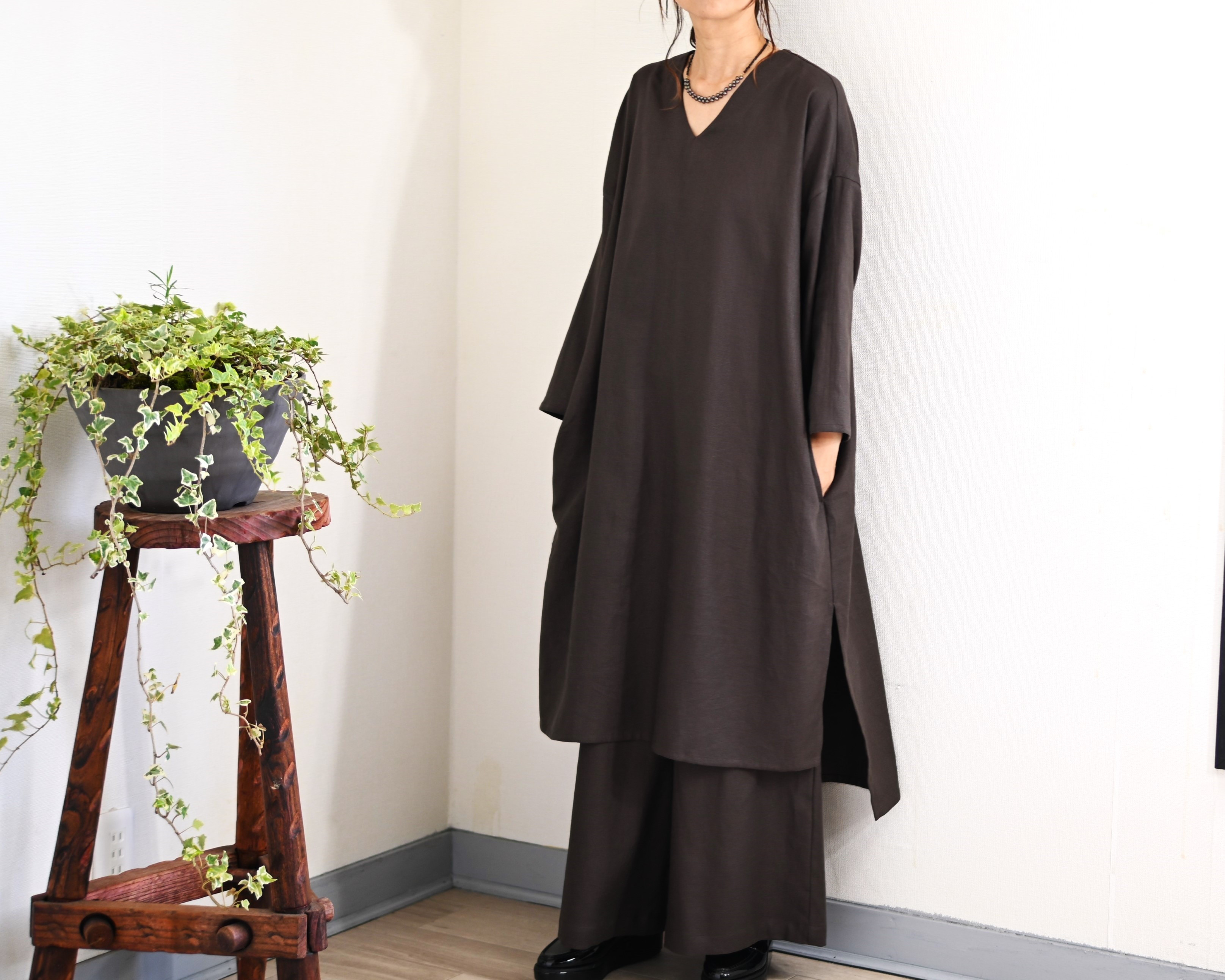 set up：万能コーデのリネンワンピース&フレアワイドパンツ：長シーズン