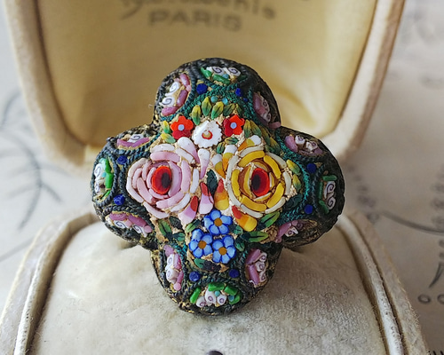 ヴィンテージ 薔薇､勿忘草、小花達のマイクロモザイクブローチ