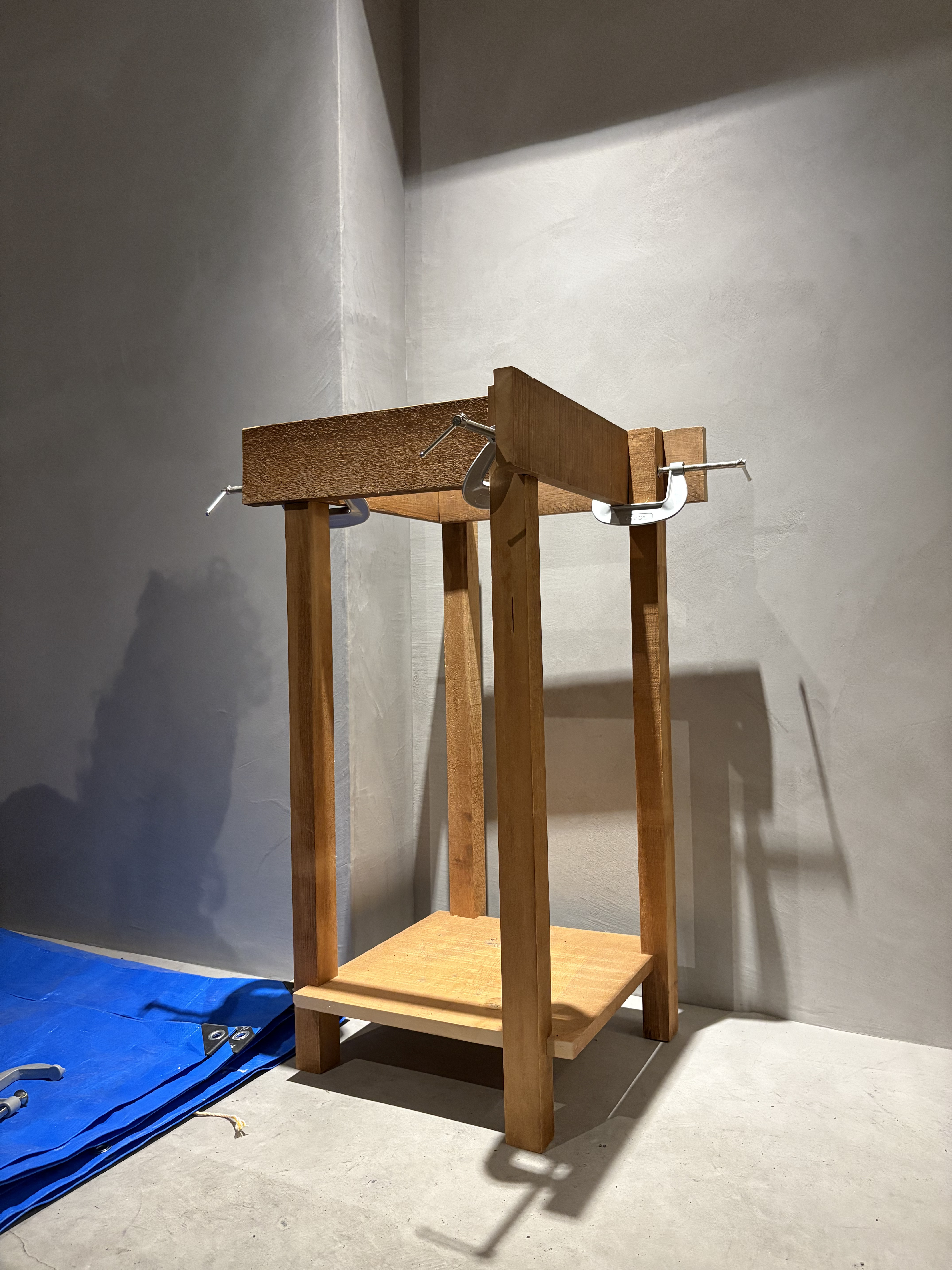 ISHIKUTO 溶岩と木と石　飾り棚