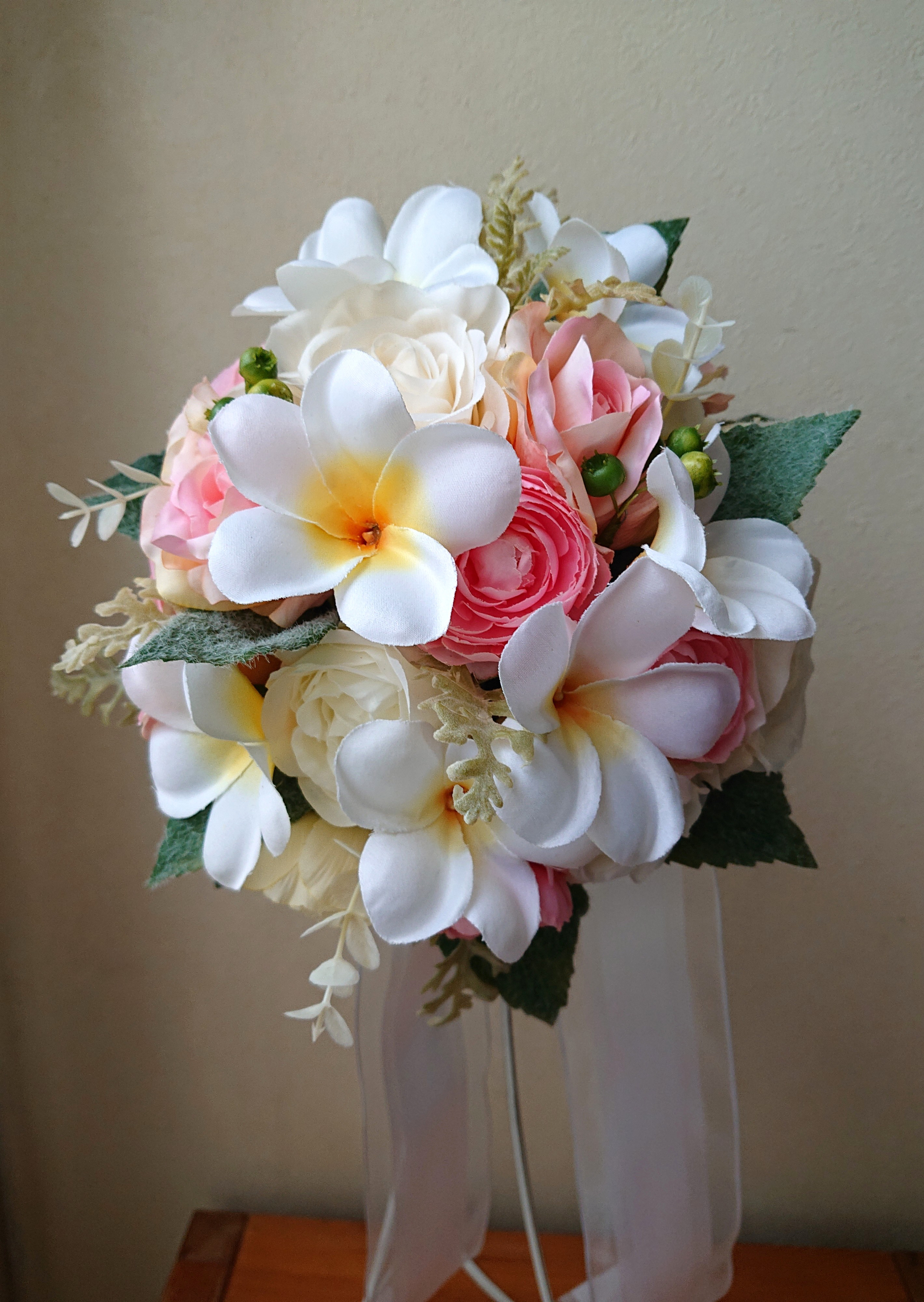 プルメリアのラウンドブーケ♪ブートニア付き♪生花みたいに綺麗な造花です♪高品質なのに安い