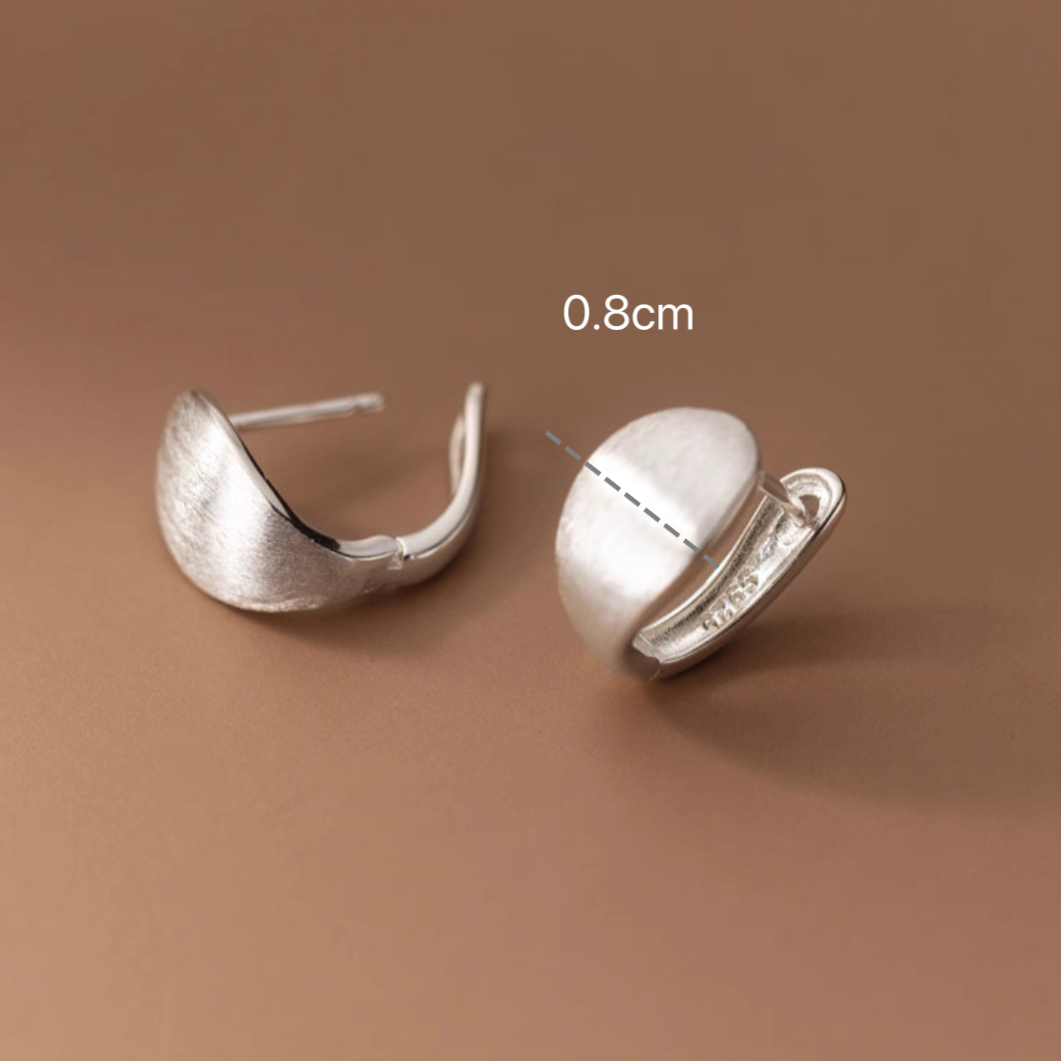 シルバー925 艶消し ピアス　ぷっくり　ドロップ　フープピアス マット　立体フォルム　金属アレルギー対応