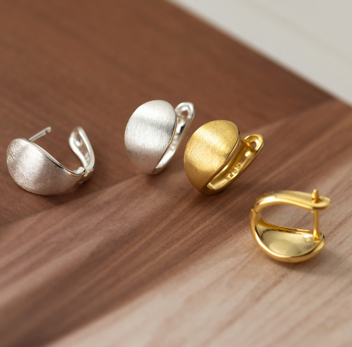 シルバー925 艶消し ピアス　ぷっくり　ドロップ　フープピアス マット　立体フォルム　金属アレルギー対応 4,964円