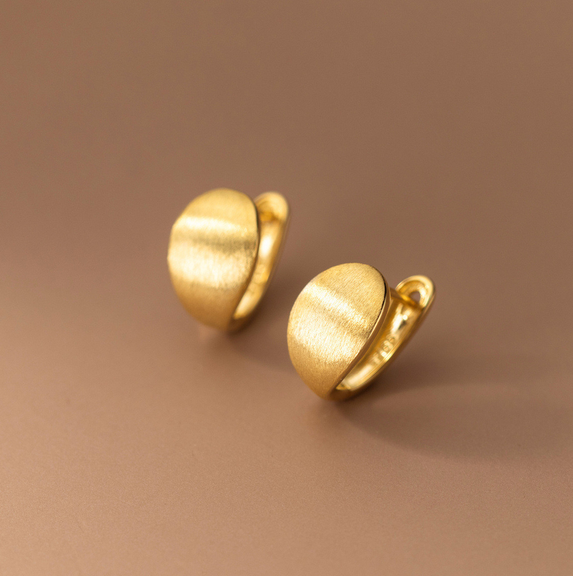 シルバー925 艶消し ピアス　ぷっくり　ドロップ　フープピアス マット　立体フォルム　金属アレルギー対応