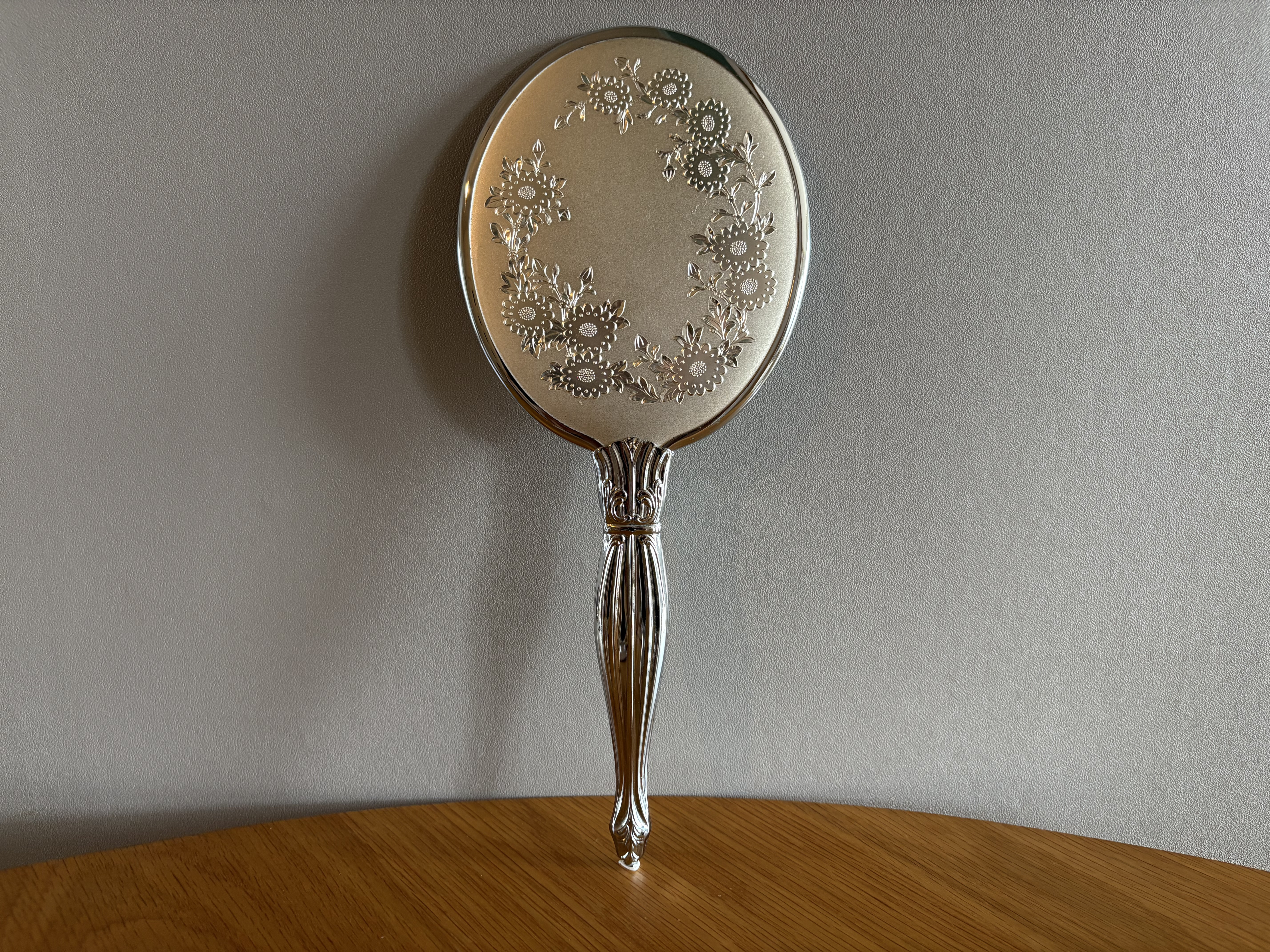 国産の古い華が描かれた手鏡　ハンドミラー 手鏡 ヴィンテージ　アンティーク　昭和レトロ