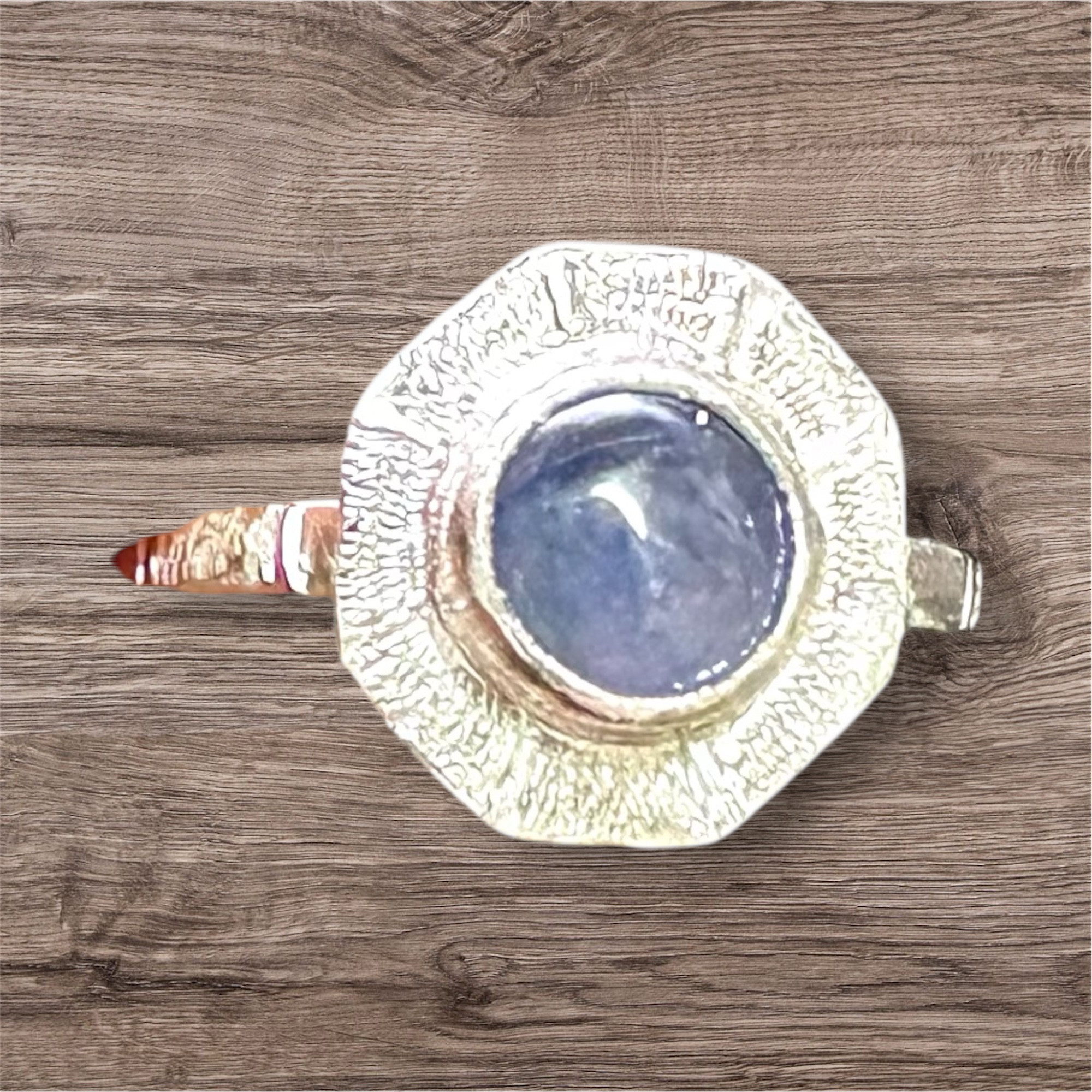 ブルースターサファイア手彫りシルバーリング