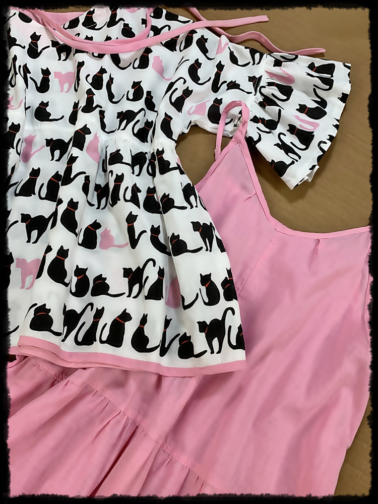 「猫たちと過ごす癒しの時」アンサンブルセットアップ  ハイブリッド IZANAGI HEARTMADE 唯一無二