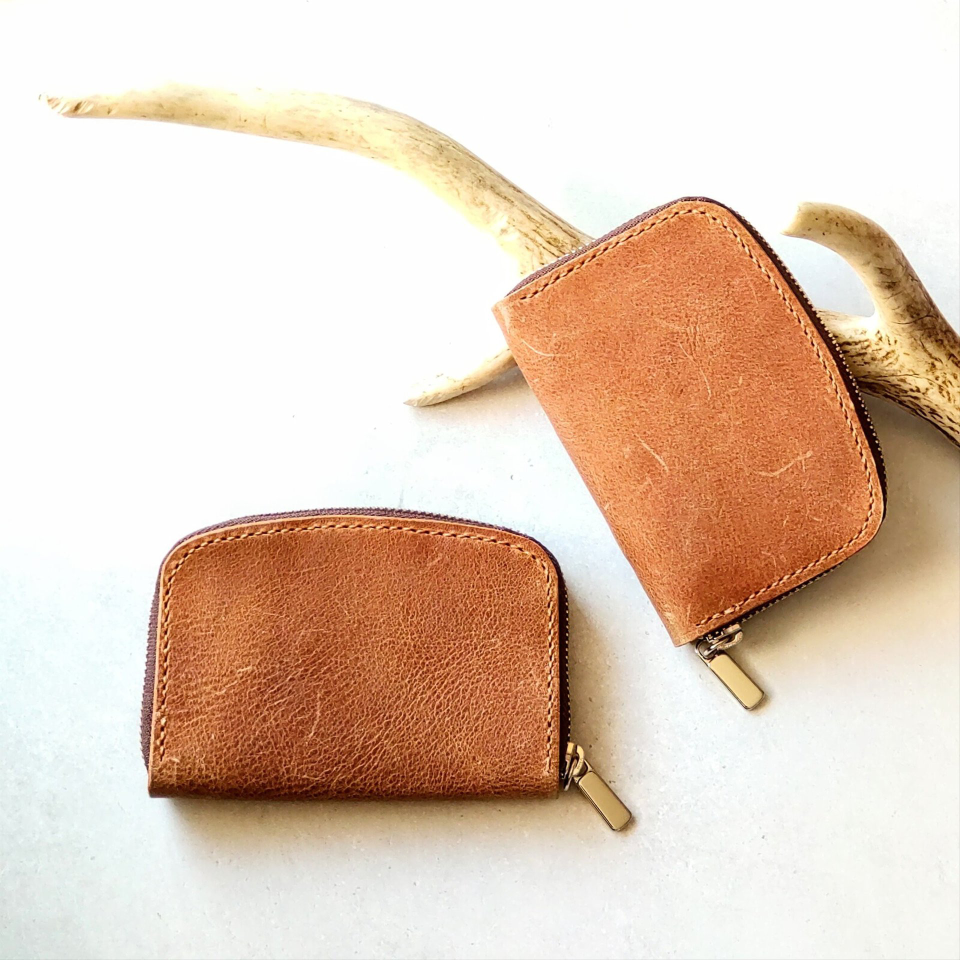 【革らしいシボ感】国産牛革ファスナーカードケース