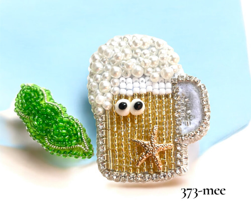 Pixie Bitesシリーズ》ビールくん枝豆ブローチ ビーズ刺繍 ブローチ