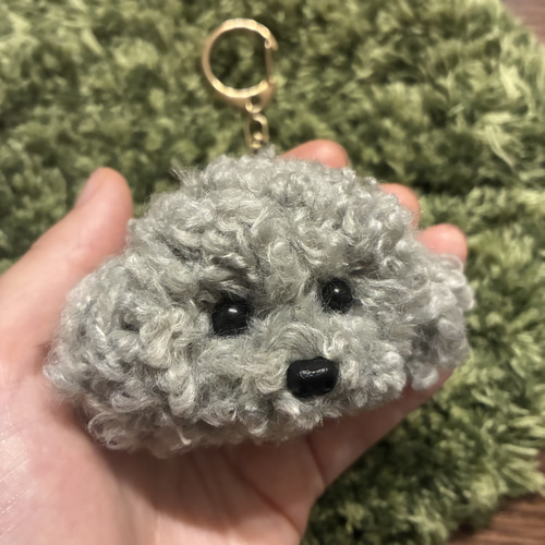 うるうるトイプードル 毛糸キーホルダー＊グレー 灰色 ぬいぐるみ