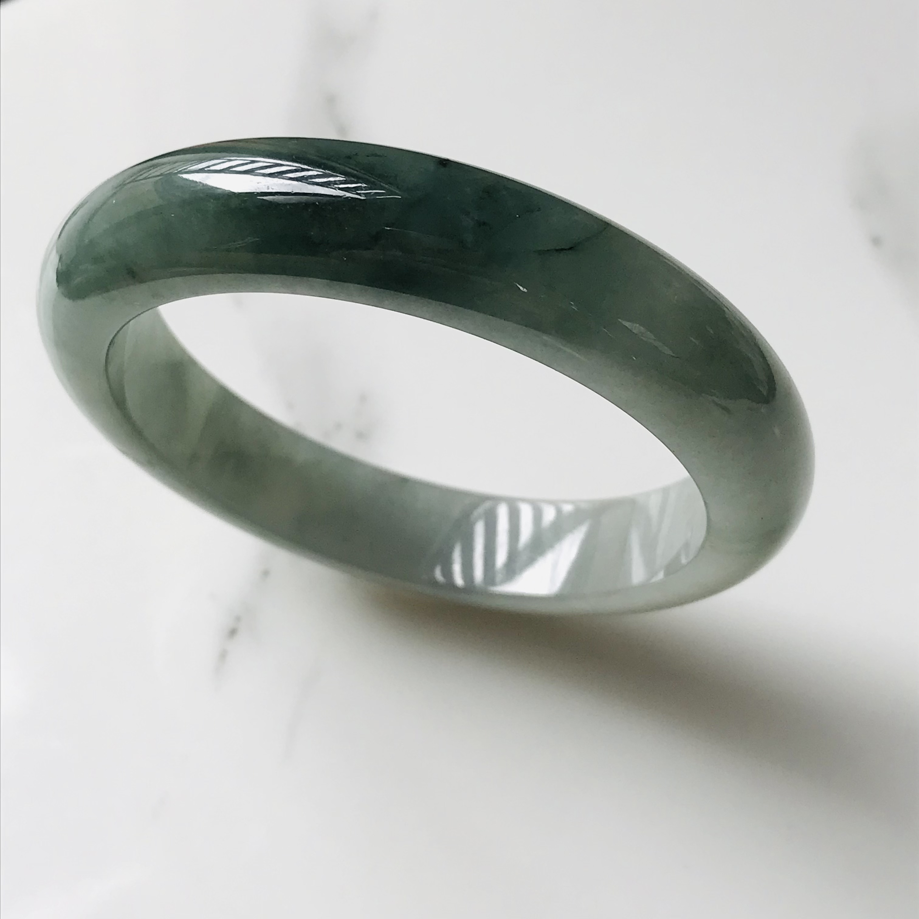 【B810-071】ジェイド　翡翠　ヒスイ　一点もの　希少　バングル　ミャンマー産　54.9mm