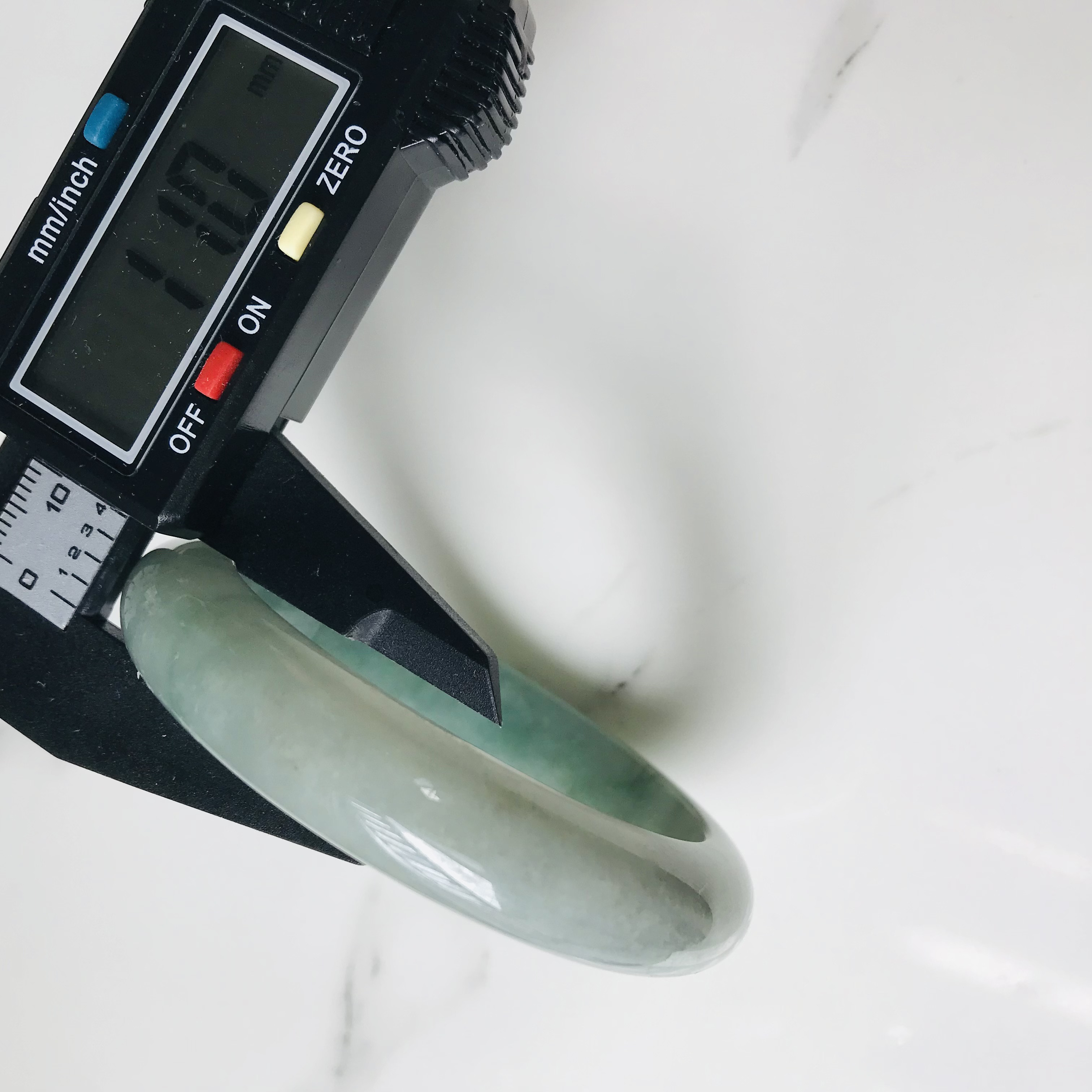 【B810-071】ジェイド　翡翠　ヒスイ　一点もの　希少　バングル　ミャンマー産　54.9mm