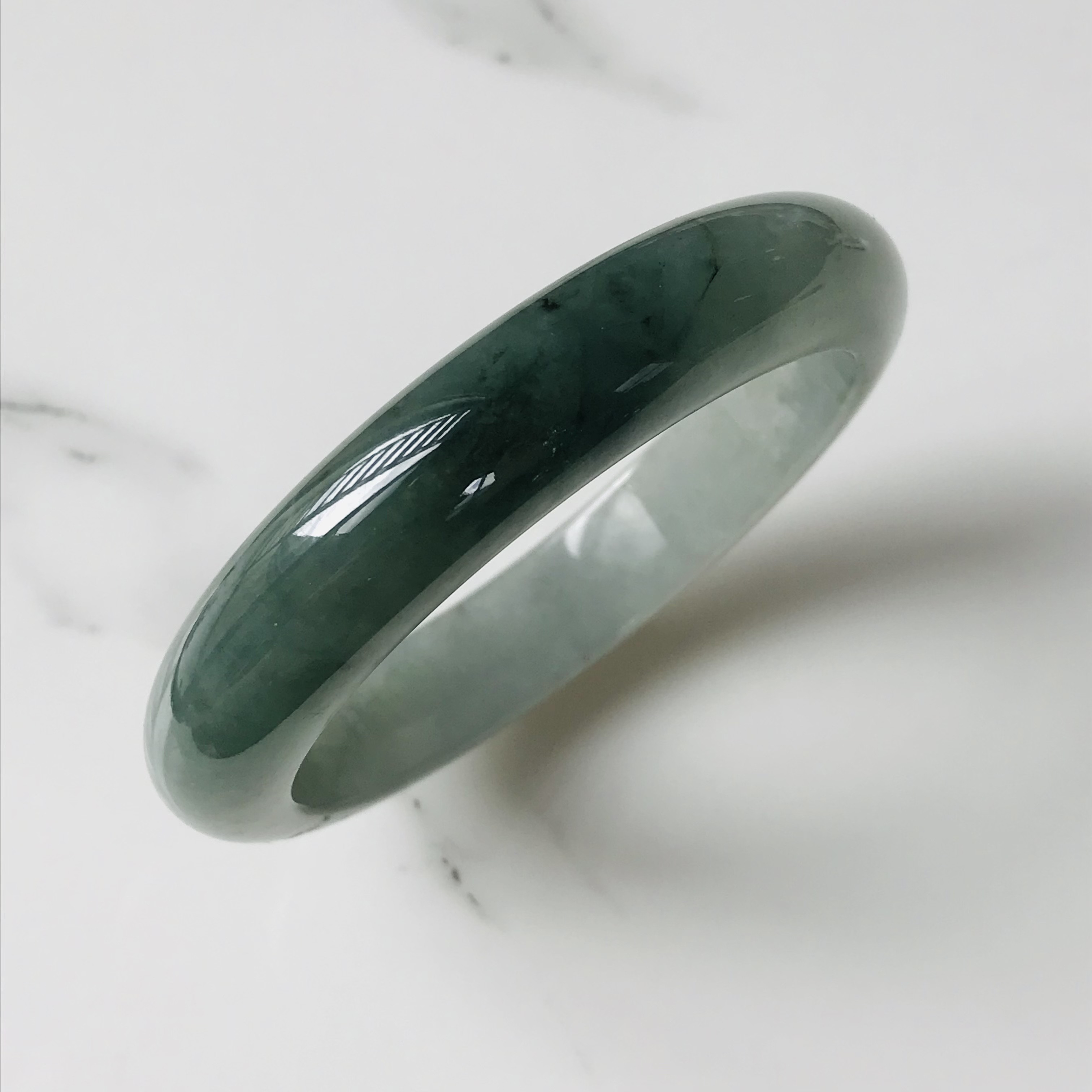 【B810-071】ジェイド　翡翠　ヒスイ　一点もの　希少　バングル　ミャンマー産　54.9mm