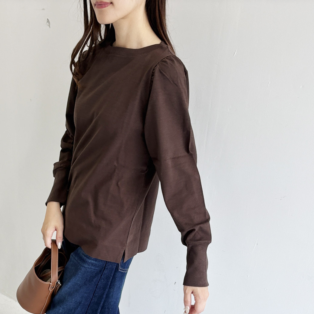 【日本製】USAコットン　ギャザーショルダー長袖 裾スリット プルオーバー＿チョコ